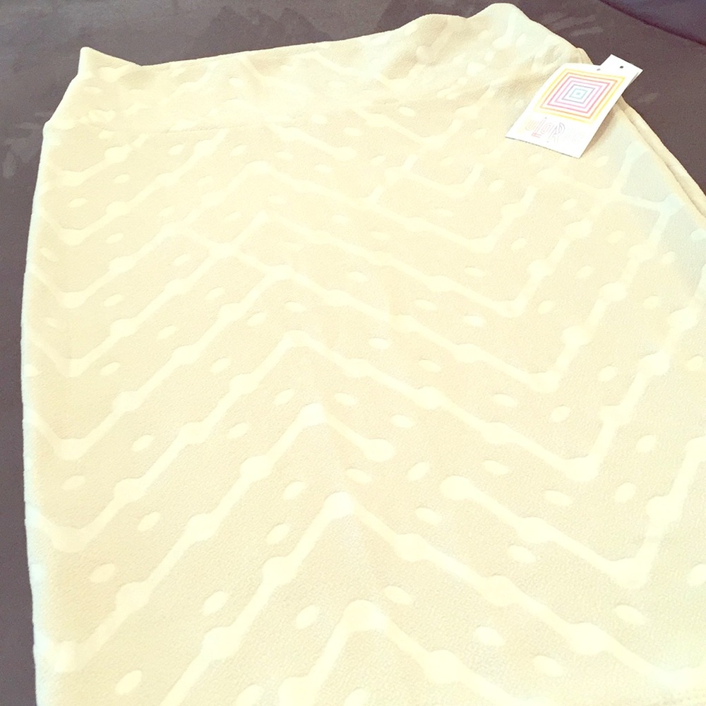 NWT LuLaRoe Cassie skirt medium Cream